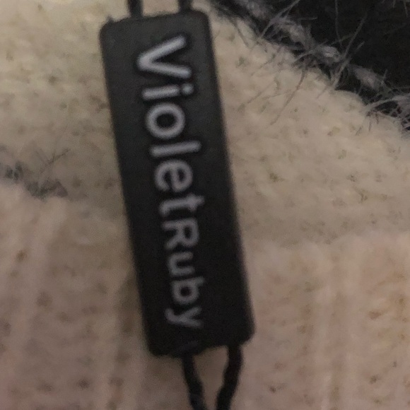 Violet & Ruby Super Soft & Comfy Sweater!! - Picture 7 of 14